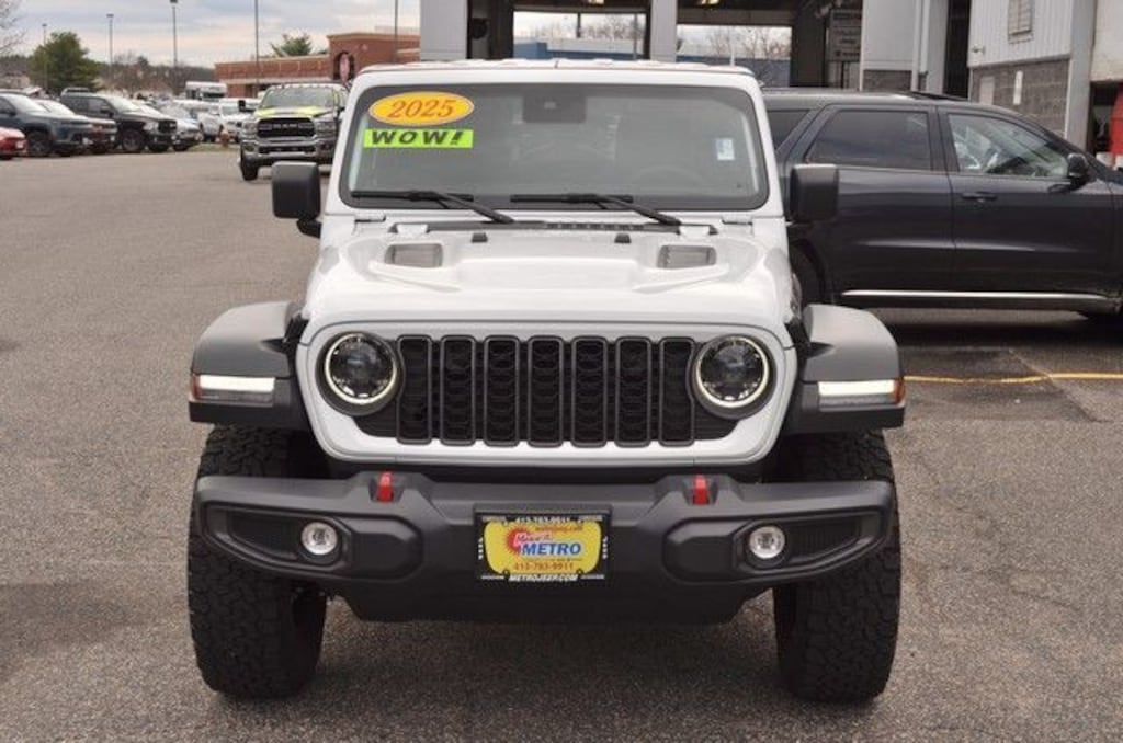 Used 2025 Jeep Wrangler