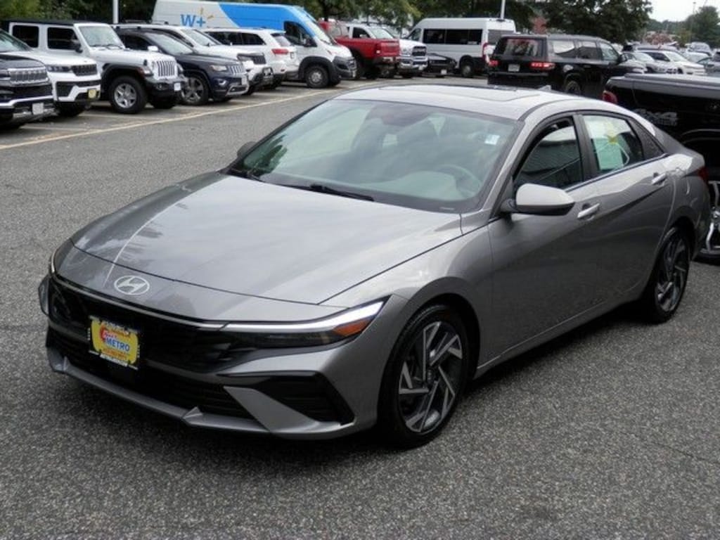 Used 2025 Hyundai Elantra SEL Convenience Sedan