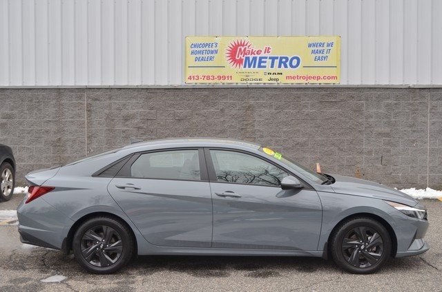 2023 Hyundai Elantra Blue's photo