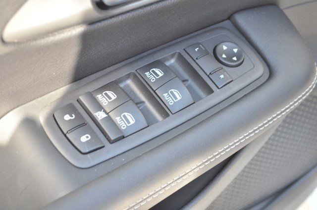 2026 Chrysler Pacifica Select - Photo 16