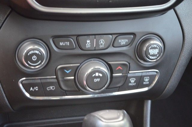 2021 Jeep Cherokee Latitude Lux - Photo 27