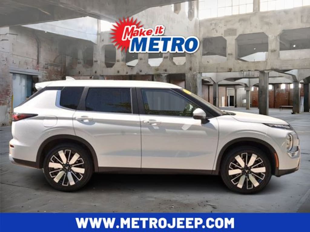 Used 2025 Mitsubishi Outlander SE SUV