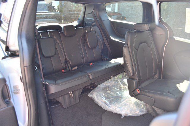 2026 Chrysler Pacifica Select - Photo 36