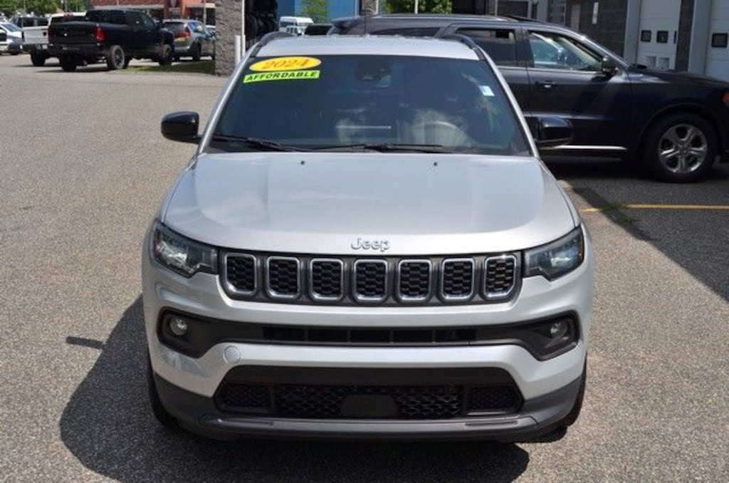 Used 2024 Jeep Compass Latitude SUV