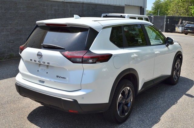 2024 Nissan Rogue SV - Photo 8