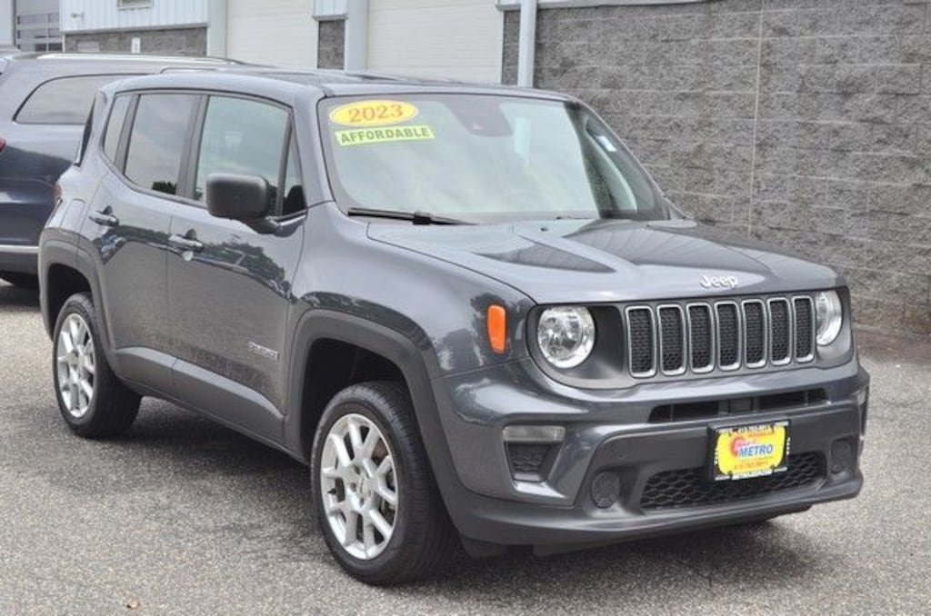 Used 2023 Jeep Renegade Latitude SUV