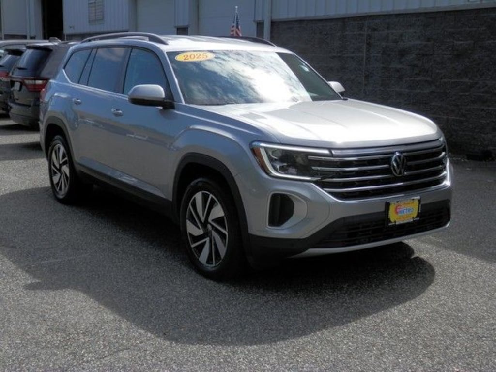 Used 2025 Volkswagen Atlas 2.0T SE w/Technology SUV