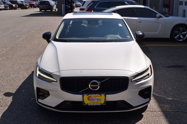 2024 Volvo S60 B5 Core photo 3