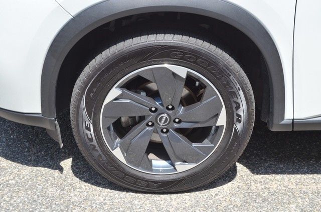2024 Nissan Rogue SV - Photo 13