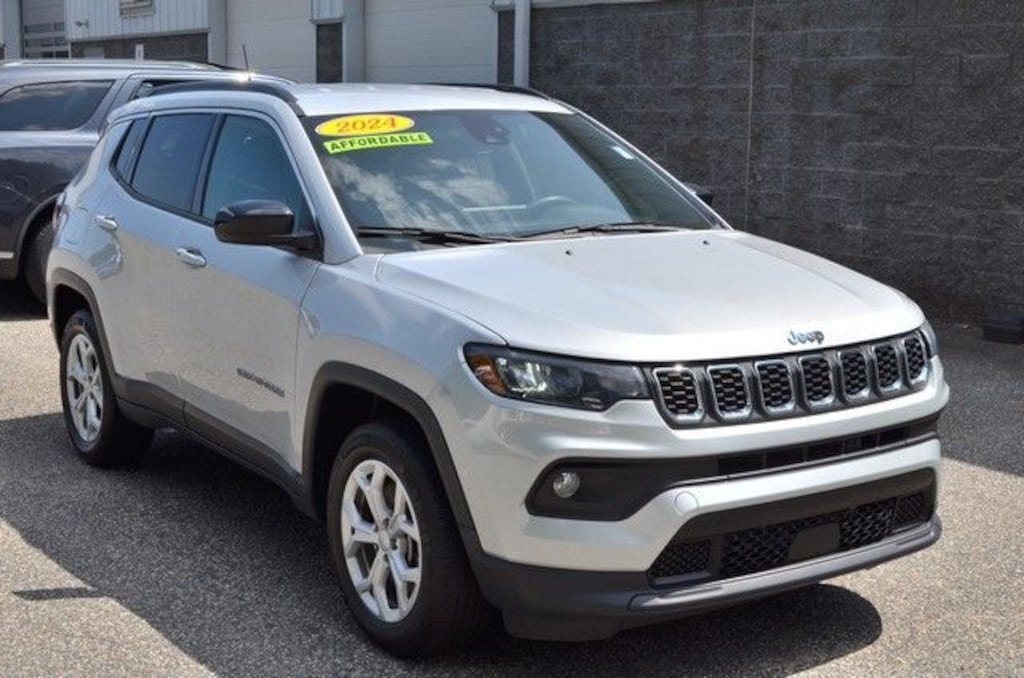 Used 2024 Jeep Compass Latitude SUV