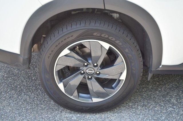2024 Nissan Rogue SV - Photo 11