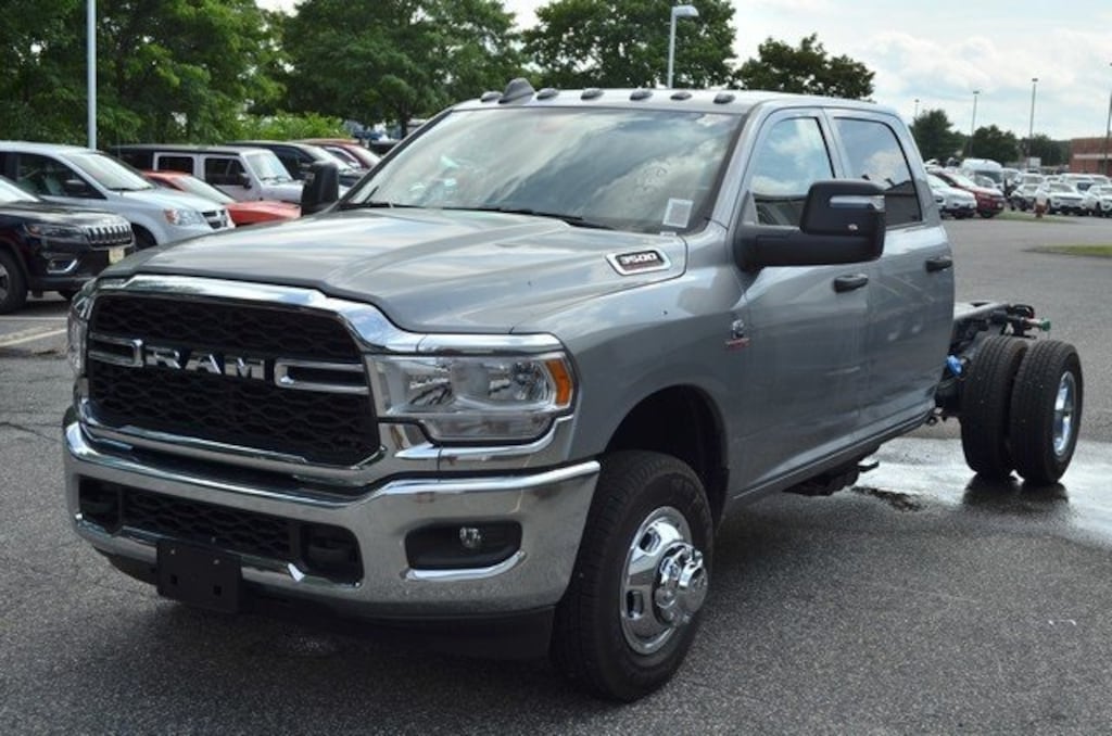 New 2024 Ram 3500 Chassis Cab 3500 TRADESMAN CREW CAB CHASSIS 4X4 60' CA Pickup