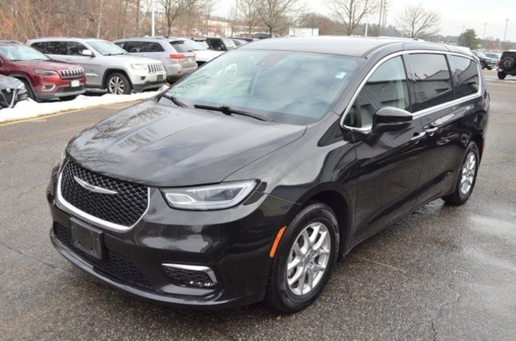 Used 2023 Chrysler Pacifica Touring L Minivan/Van