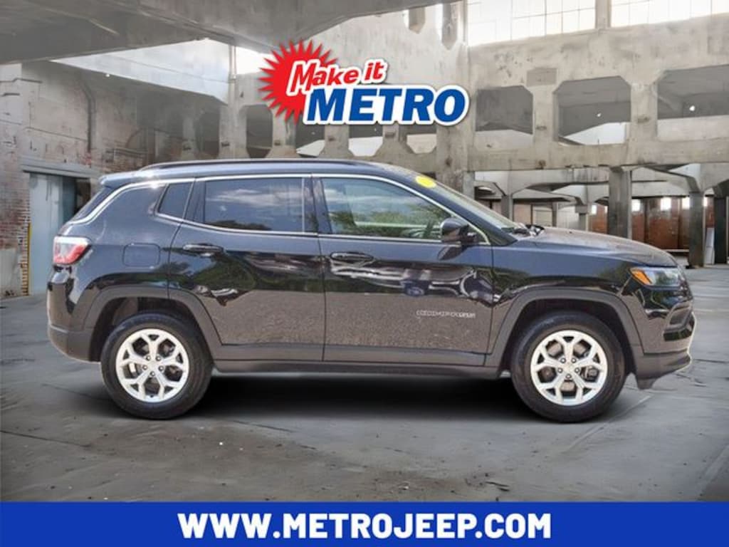 Used 2024 Jeep Compass Latitude SUV