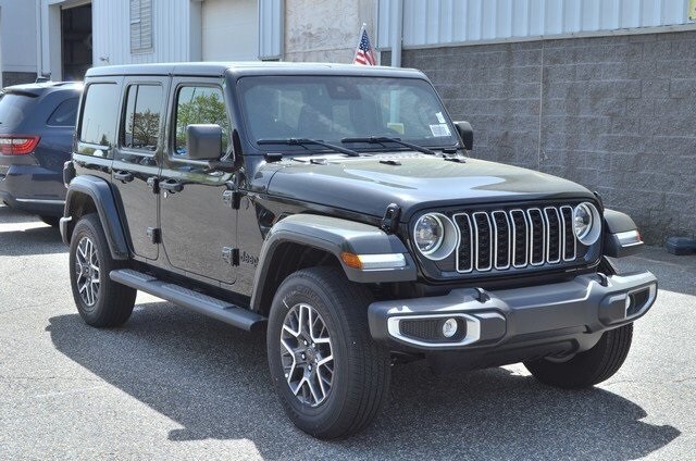 2025 Jeep Wrangler Sahara photo 2