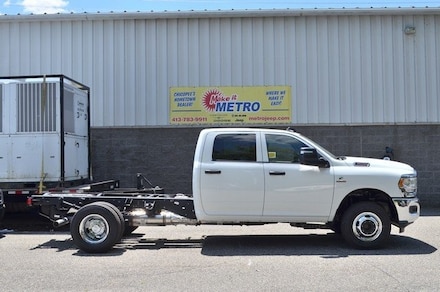 2024 Ram 3500 Chassis Cab 3500 TRADESMAN CREW CAB CHASSIS 4X4 60' CA Pickup