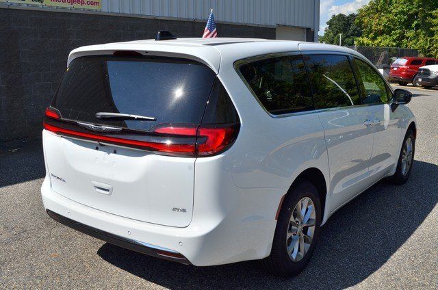 2026 Chrysler Pacifica Select - Photo 8