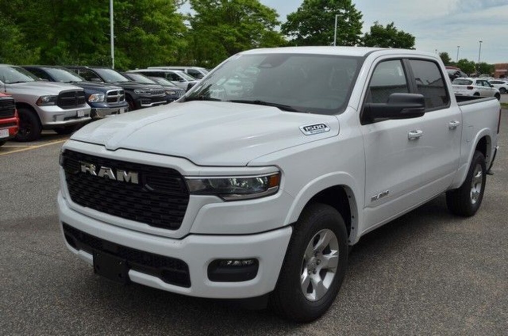 New 2026 Ram 1500 EXPRESS CREW CAB 4X4 5'7 BOX Pickup