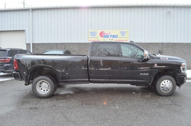 2026 RAM Ram 3500 Pickup Laramie's photo