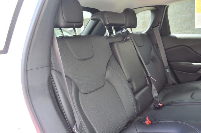 2021 Jeep Cherokee Latitude Lux - Photo 32