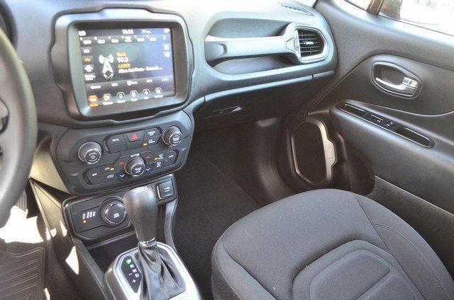 2022 Jeep Renegade Latitude - Photo 23