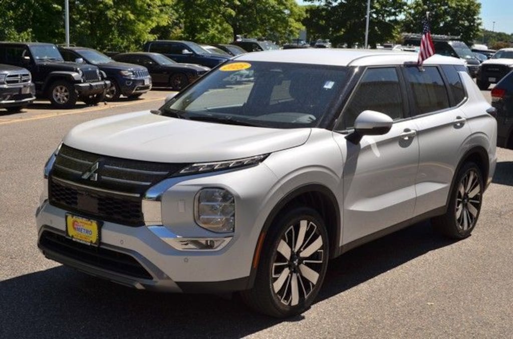 Used 2025 Mitsubishi Outlander SE SUV