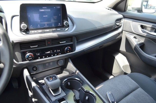 2024 Nissan Rogue SV - Photo 24