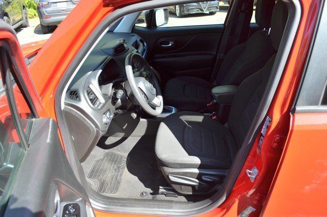 2022 Jeep Renegade Latitude - Photo 16