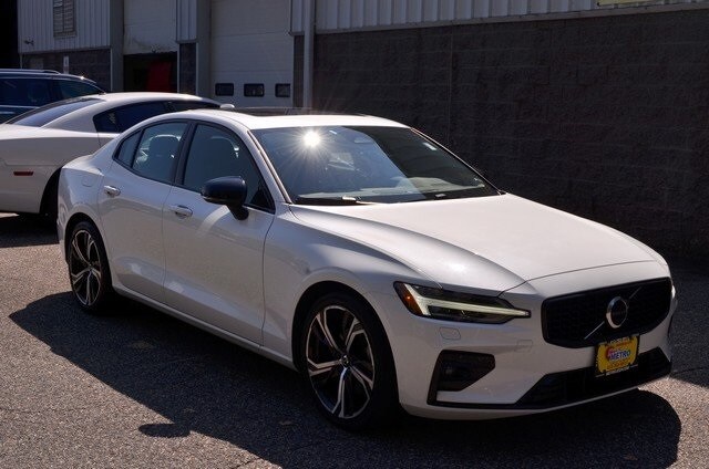 2024 Volvo S60 B5 Core photo 2