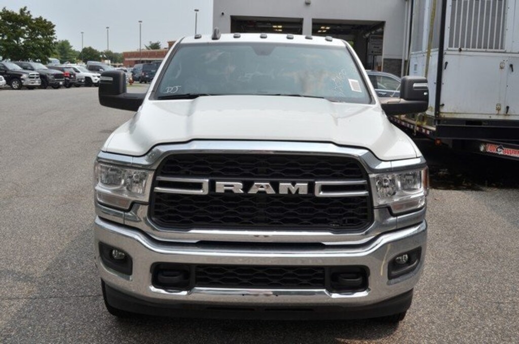 New 2024 Ram 3500 Chassis Cab Tradesman/SLT/Laramie/Limited Truck Crew Cab