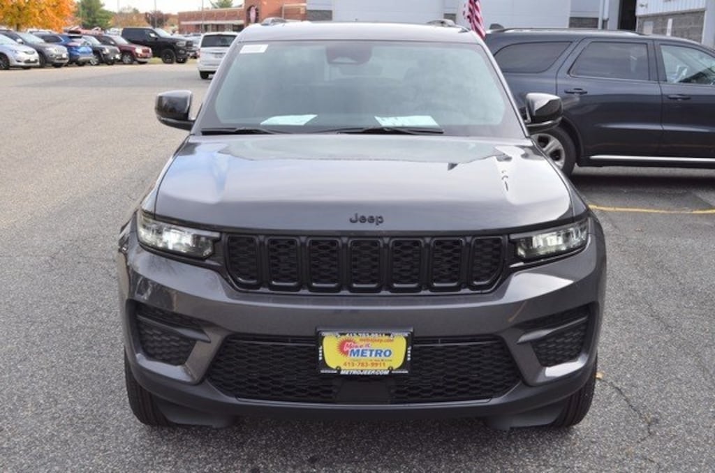 New 2025 Jeep Grand Cherokee Laredo SUV