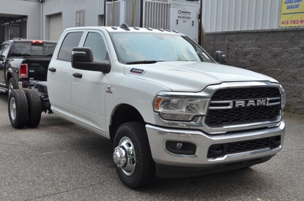 New 2024 Ram 3500 Chassis Cab Tradesman/SLT/Laramie/Limited Truck Crew Cab