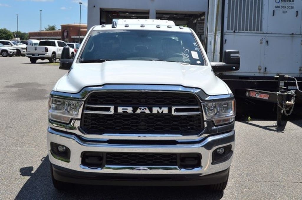 New 2024 Ram 3500 Chassis Cab Tradesman/SLT/Laramie/Limited Truck Crew Cab