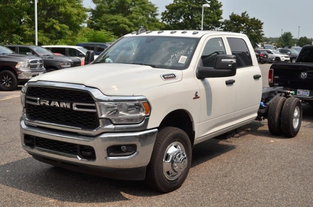 New 2024 Ram 3500 Chassis Cab Tradesman/SLT/Laramie/Limited Truck Crew Cab