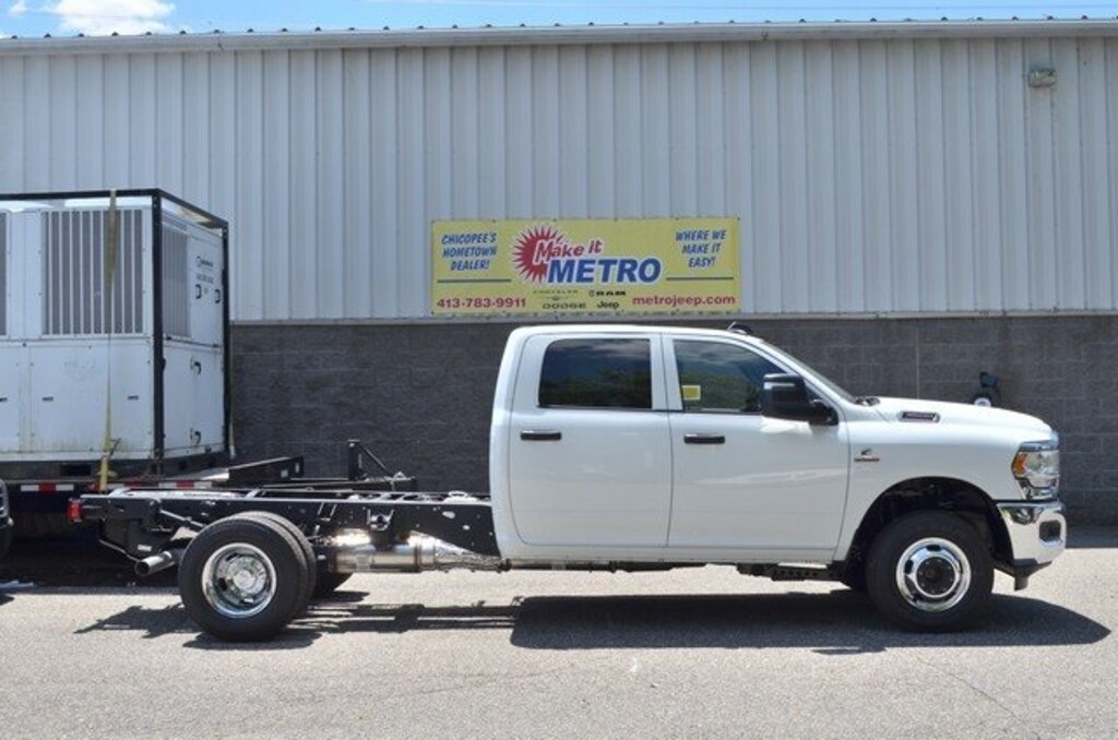 New 2024 Ram 3500 Chassis Cab Tradesman/SLT/Laramie/Limited Truck Crew Cab