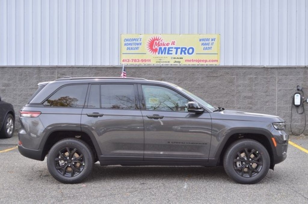 New 2025 Jeep Grand Cherokee Laredo SUV