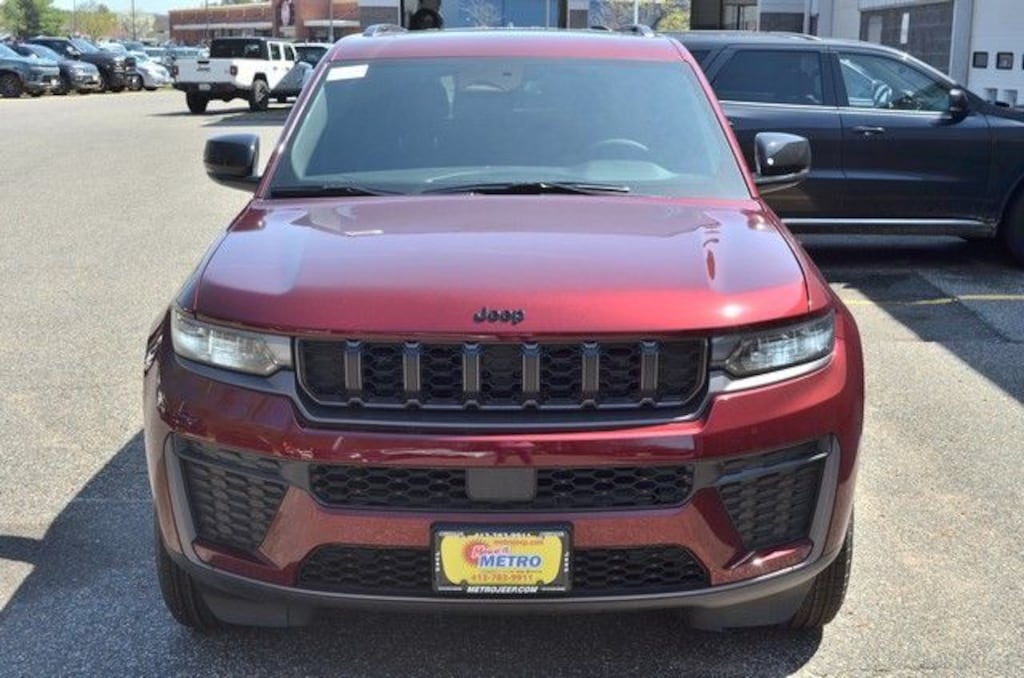 New 2026 Jeep Grand Cherokee Laredo SUV