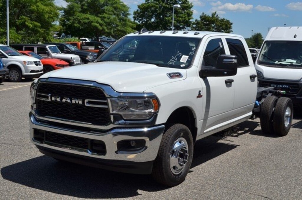 New 2024 Ram 3500 Chassis Cab Tradesman/SLT/Laramie/Limited Truck Crew Cab