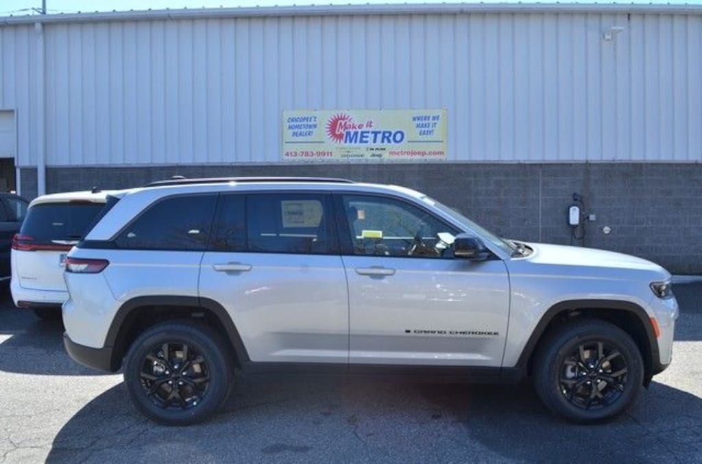 New 2026 Jeep Grand Cherokee Laredo SUV