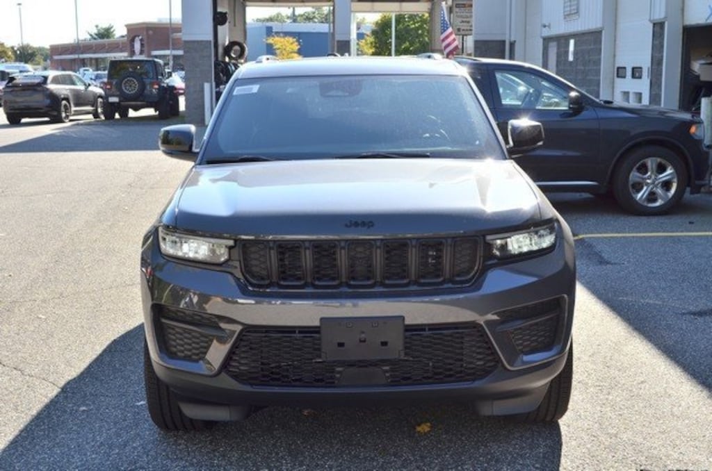 New 2025 Jeep Grand Cherokee Laredo SUV