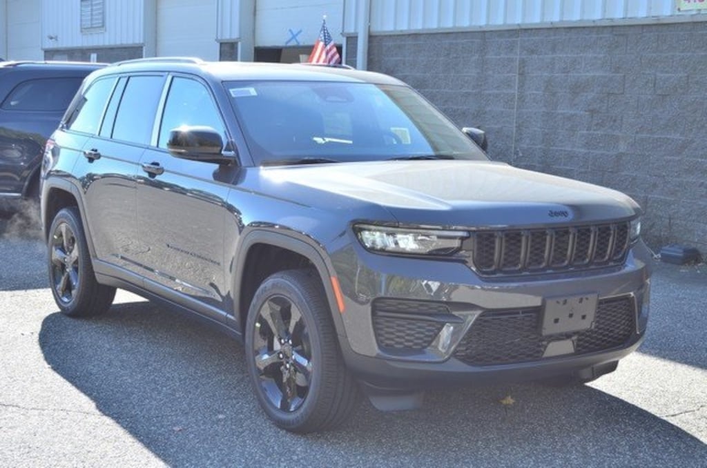 New 2025 Jeep Grand Cherokee Laredo SUV