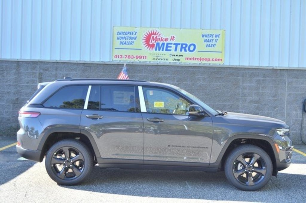 New 2025 Jeep Grand Cherokee Laredo SUV