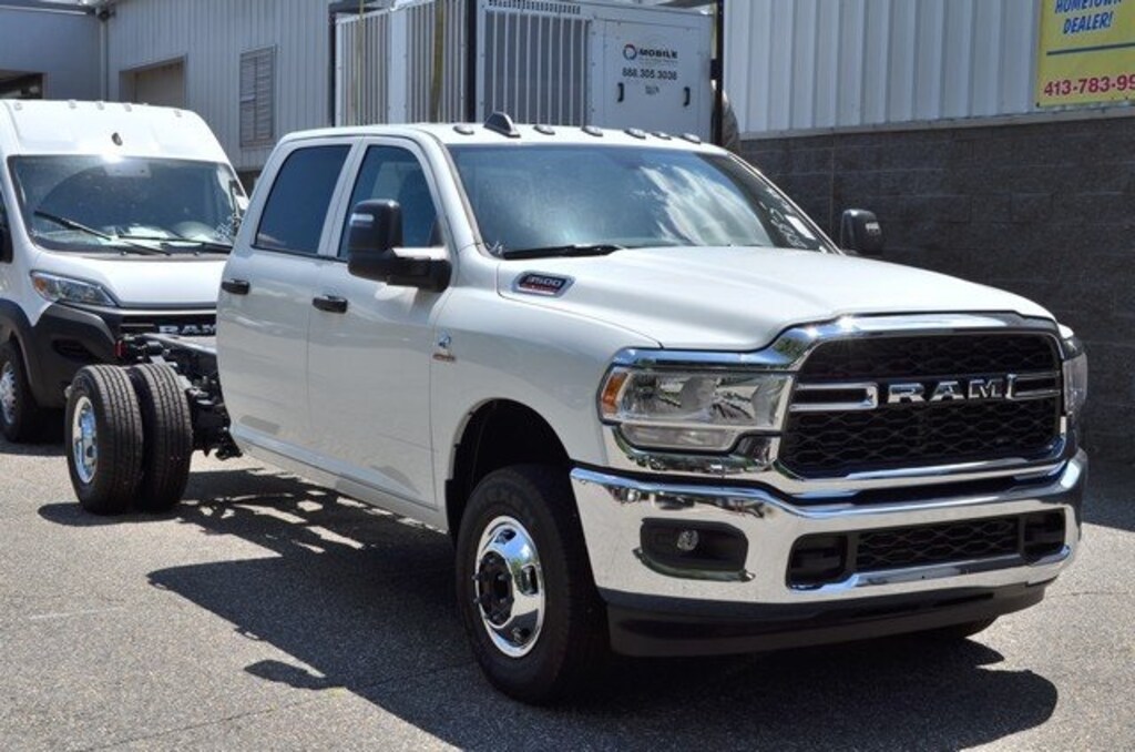 New 2024 Ram 3500 Chassis Cab Tradesman/SLT/Laramie/Limited Truck Crew Cab