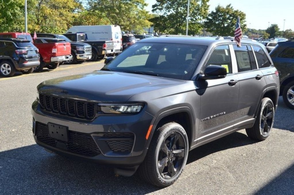 New 2025 Jeep Grand Cherokee Laredo SUV