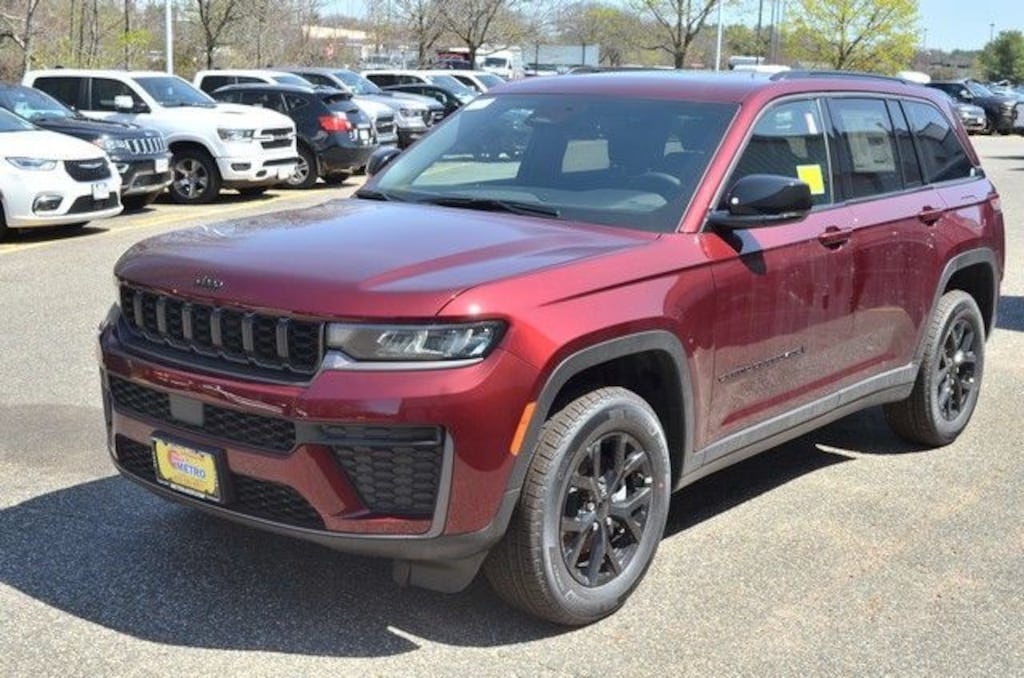 New 2026 Jeep Grand Cherokee Laredo SUV