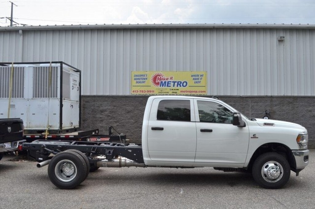 New 2024 Ram 3500 Chassis Cab Tradesman/SLT/Laramie/Limited Truck Crew Cab