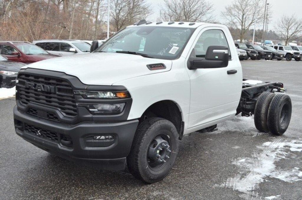 New 2026 Ram 3500 Chassis Cab TRADESMAN REGULAR 4X4 60' CA Pickup