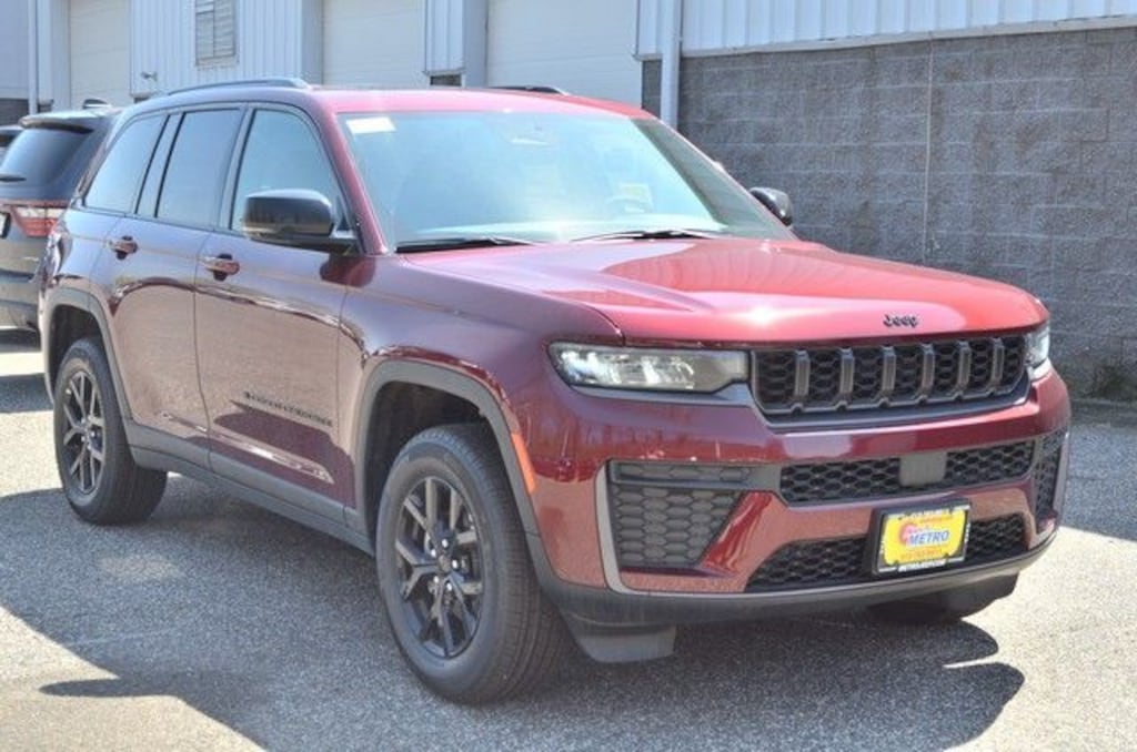 New 2026 Jeep Grand Cherokee Laredo SUV