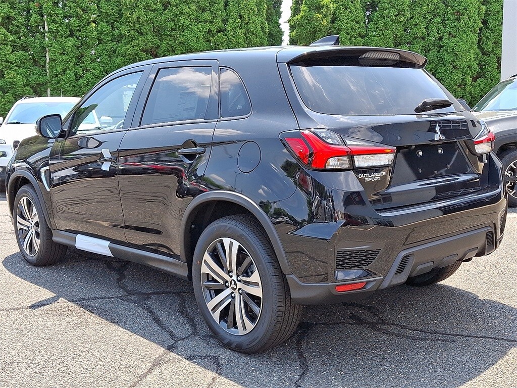 2025 Mitsubishi Outlander Sport SE photo 3