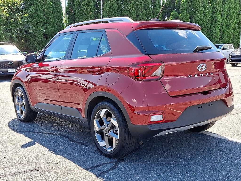 2024 Hyundai Venue SEL photo 4